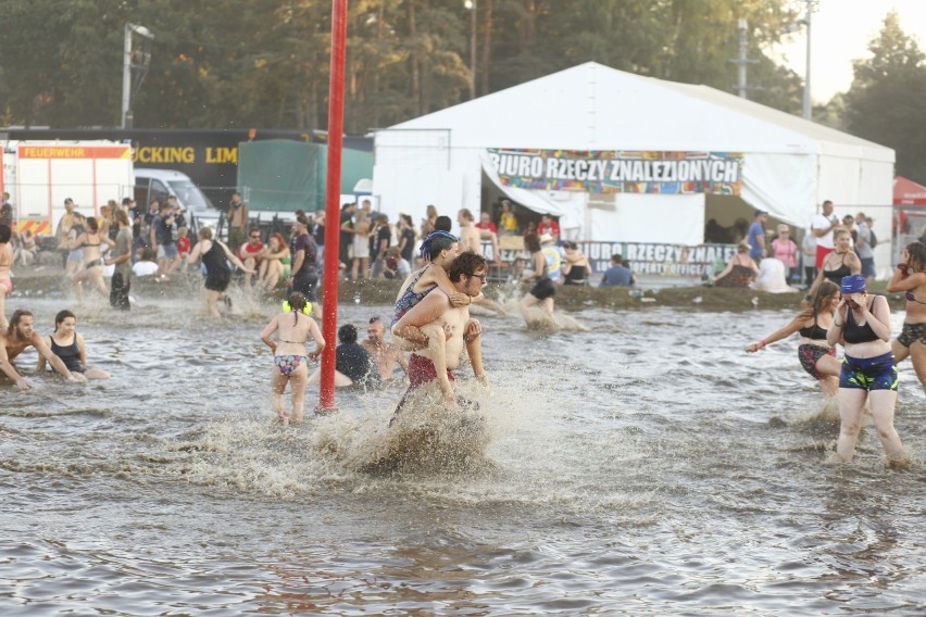 Kąpiel w błocie Pol'and'Rock 2018. Błotne zabawy na dawnym...