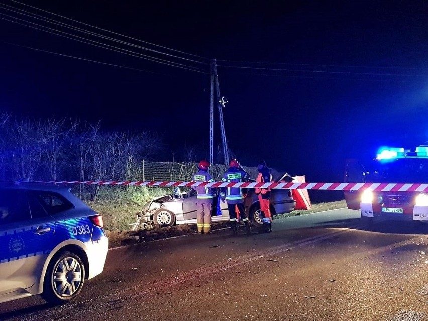 Powiat puławski. Tragiczny wypadek koło Nałęczowa. Nieopodal domu zginął 15-latek. Jego starszy brat walczy o życie