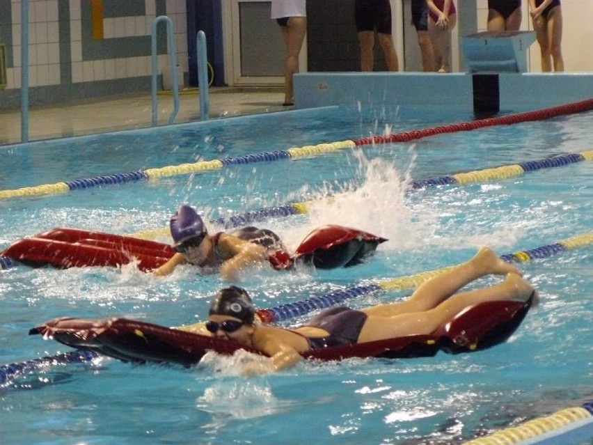 Zawody pływackie na wesoło z MOSiR w Radomsku