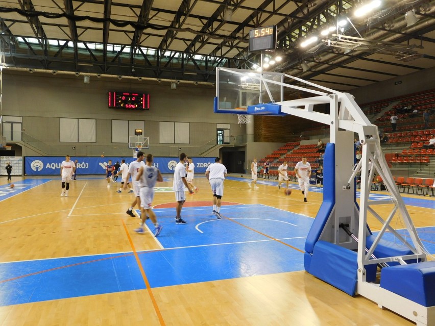 Koszykarze Górnika Trans.eu Wałbrzych wygrali 83:65 mecz sparingowy z II-ligowym AZS-em Basketem Nysa