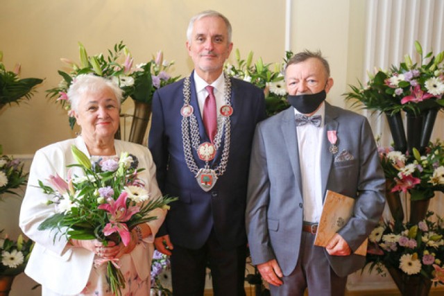 Piękne jubileusze małżeńskie w Zamku Książ! Złote gody świętuje ponad sto par z Wałbrzycha!