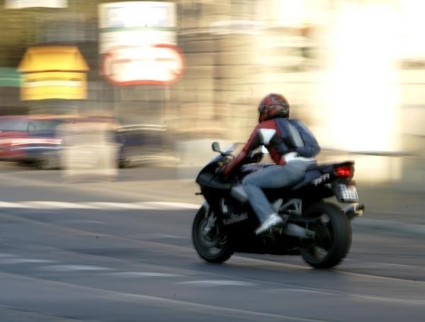 Pow. hrubieszowski: Motocyklista uciekał przed policją. Miał 150 km/h na liczniku w terenie zabudowanym