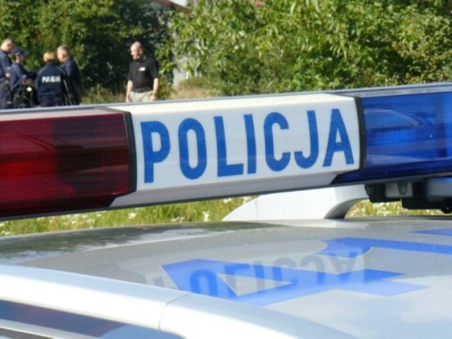 Wypadek w Gdyni 20.06.2019. Na ul. Chwarznieńskiej samochód wjechał w budynek