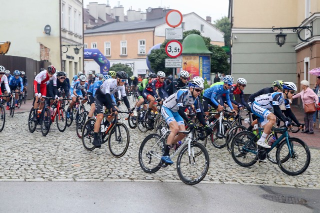 Karpacki Wyścig Kurierów narodził się w Tarnowie, dziś jest największą w Europie imprezą dla młodych kolarzy