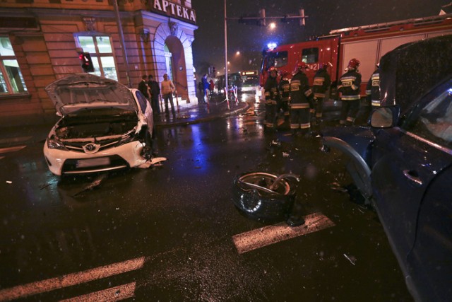 Zderzyły się toyota z audi.