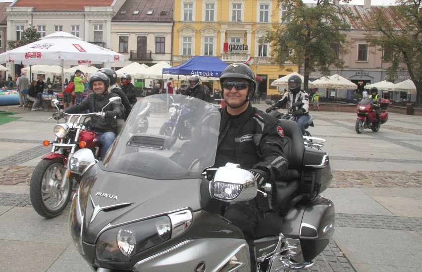 Imponująca kawalkada motocyklistów w centrum Kielc (WIDEO, zdjęcia)