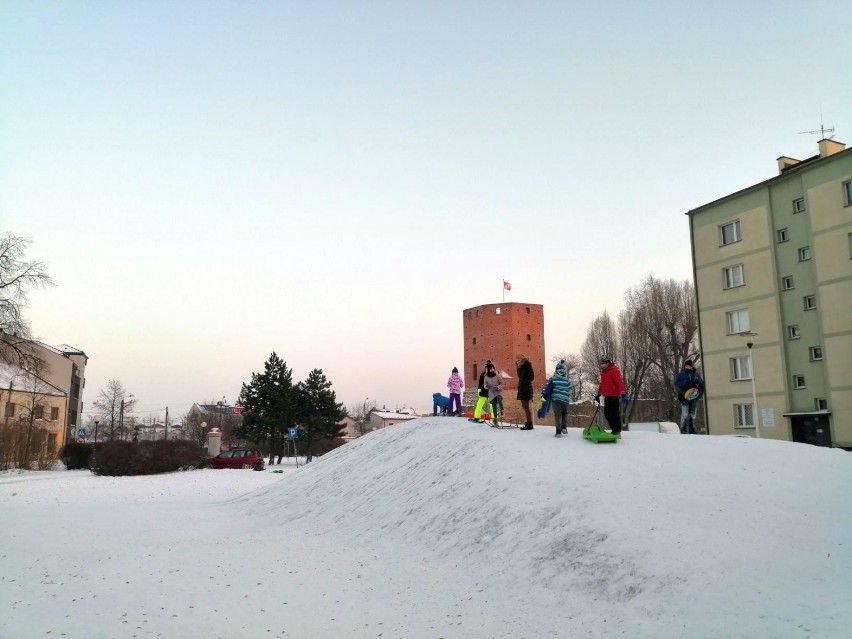 Śnieżne szaleństwo na zakończenie ferii w Wieluniu FOTO, WIDEO