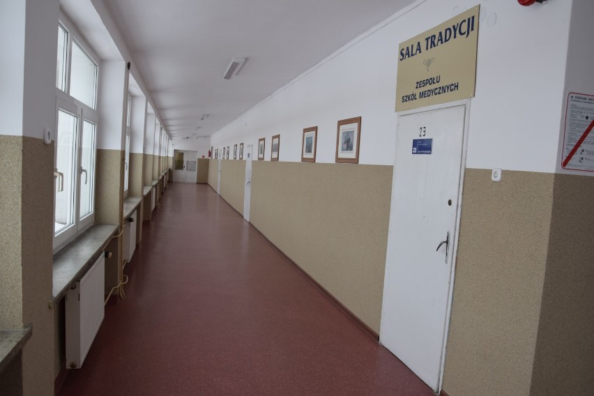 Oddział psychiatryczny w dawnym "medyku" w Szczecinku. Czas na przetarg [zdjęcia]