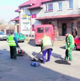 Zaczynają naprawiać ulice po zimie. Z ulicy Poznańskiej zniknęły już największe dziury