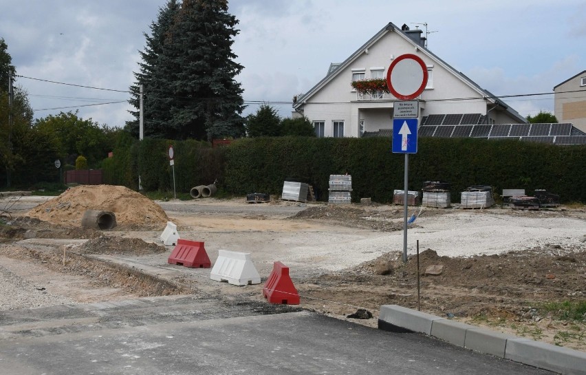 Konflikt z mieszkańcami na największej inwestycji drogowej w Kielcach. Na ulicy Witosa nie ma dojazdu do posesji? [ZDJĘCIA]