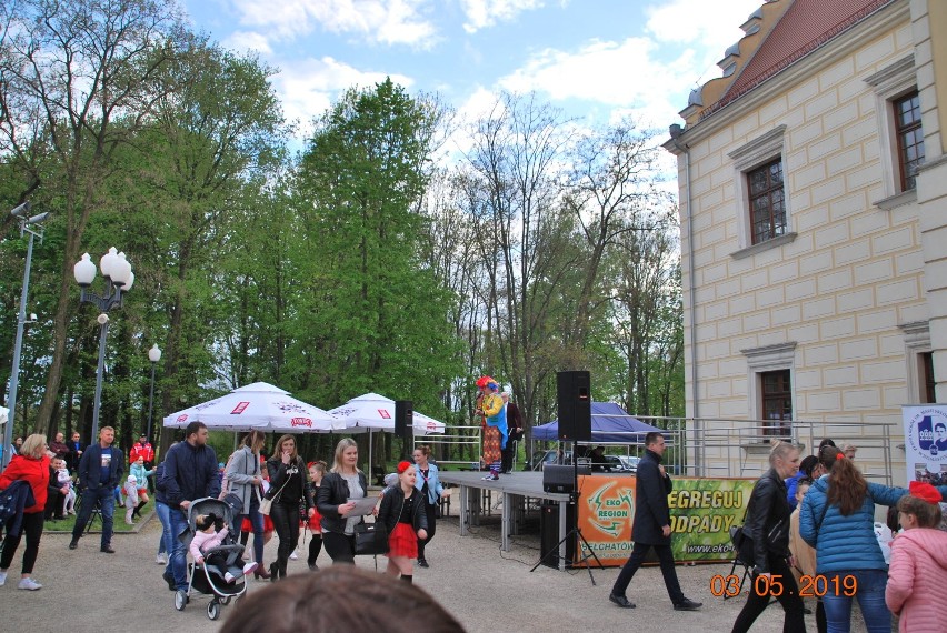 Powiatowy piknik rodzinny przy pałacu Męcińskich w Działoszynie [FOTO]