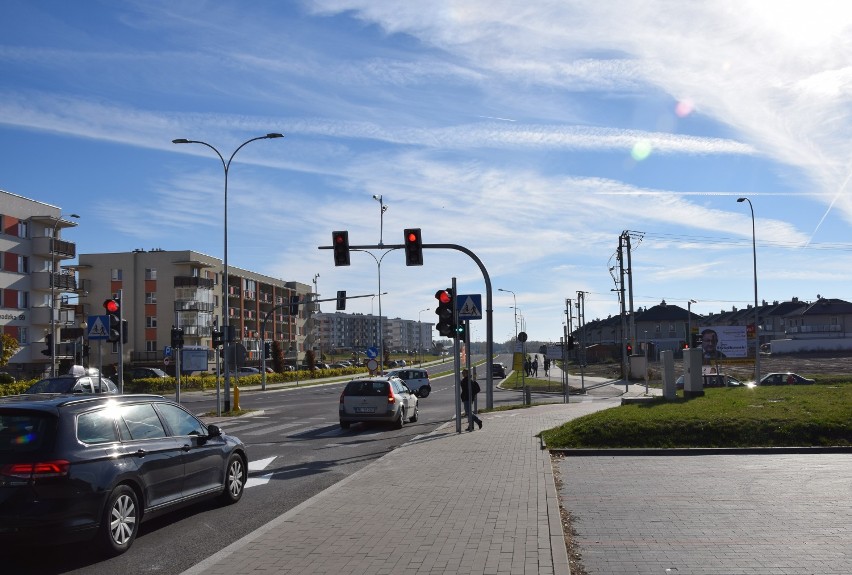 Przedłużenie ulicy Zawadzkiej łączy się z Szosą do Mężenina