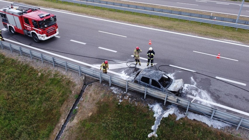 Przy Węźle Przemyśl na autostradzie A4 spalił się samochód osobowy marki Fiat Punto [ZDJĘCIA]
