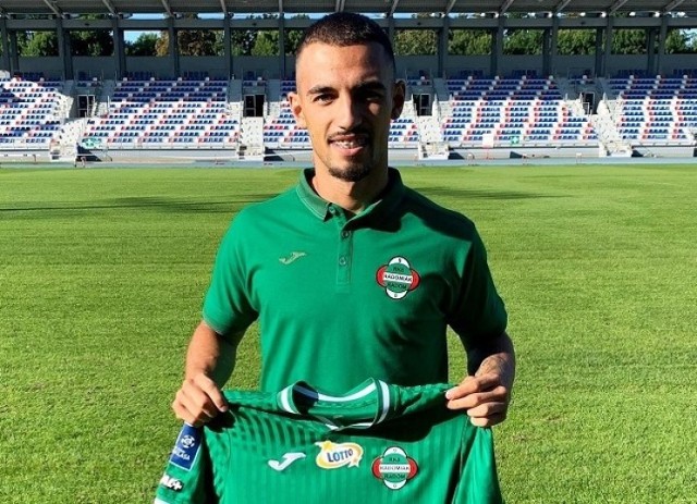 Po zakontraktowaniu Portugalczyka Tiago Matosa z FC Porto (na zdjęciu), który podpisał kontrakt na trzy lata, Radomiak zamknął kadrę na rundę jesienną sezonu 2021/2022 w PKO Ekstraklasie.
Kadra liczyć będzie 28 piłkarzy, w tym czterech bramkarzy, dziewięciu obrońców, dziesięciu pomocników i pięciu napastników.
Oto jakie zmiany zaszły w letnim okienku transferowym. 
ZOBACZ ZDJĘCIA>>>