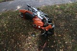 Wypadek w Łysomicach. Motocyklista zderzył się z osobówką i został odwieziony do szpitala