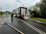 Groźny pożar w Damasławku. W ciężarówce przewożącej trzodę chlewną zapaliła się opona. Na miejscu pracowały cztery zastępy straży pożarnej