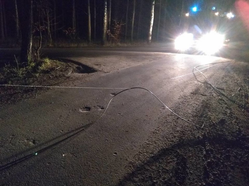 Gmina Kuślin: Zerwana linia telefoniczna zablokowała przejazd drogą