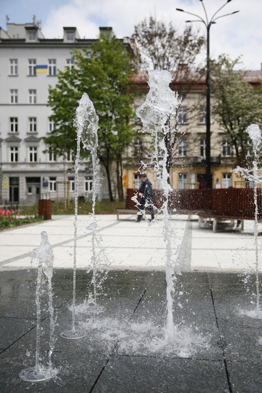 Kraków. Zakończyła się kontrola przebudowy placu Biskupiego. Radni wnioskują o większy nadzór nad wydawaniem miejskich pieniędzy [ZDJĘCIA]