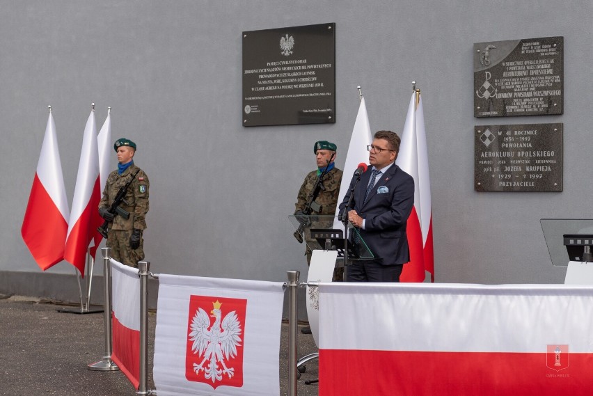 83. rocznica wybuchu II wojny światowej. Reprezentanci Wielunia na uroczystościach na lotnisku w Polskiej Nowej Wsi