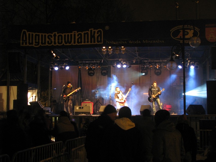 Zdjęcia z koncertu zespołu KBTW ?  na Rynku w 
Augustowie...