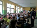 Funkcjonariusze z Komendy Powiatowej Policji w Kościerzynie odwiedzili Szkołę Podstawową w Lipuszu