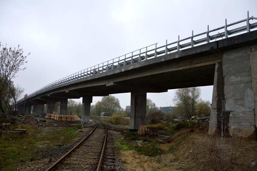 Police. Po 15 miesiącach ktoś inny dokończy remont wiaduktu przy ulicy Kuźnickiej [ZDJĘCIA] 