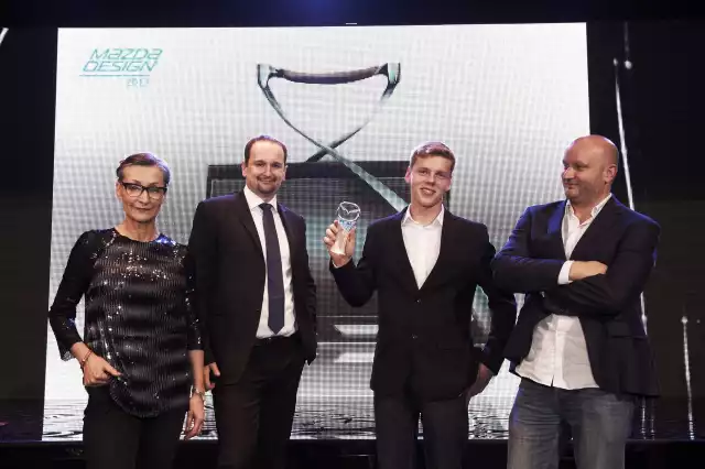 Gala MD 2013. Od lewej Joanna Klimas, Łukasz Paździor, dyrektor zarządzający Mazda Motor Poland, Hubert Dąbrowski, Janusz Kaniewski
