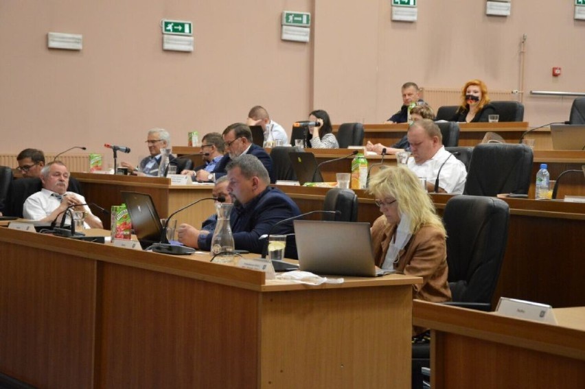 Ponad ćwierć miliona złotych na podwyżki dla radnych i burmistrza Goleniowa