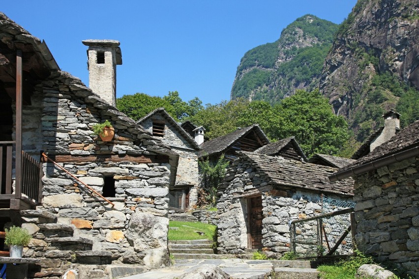 Foroglio znajduje się we włoskojęzycznym kantonie Ticino w...