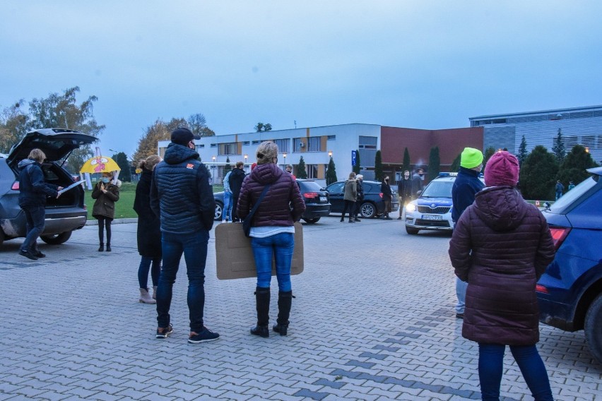 Strajk Kobiet w Kaźmierzu. Poszli na spacer - ku zdrowotności. I w obronie wolności! [ZDJĘCIA]