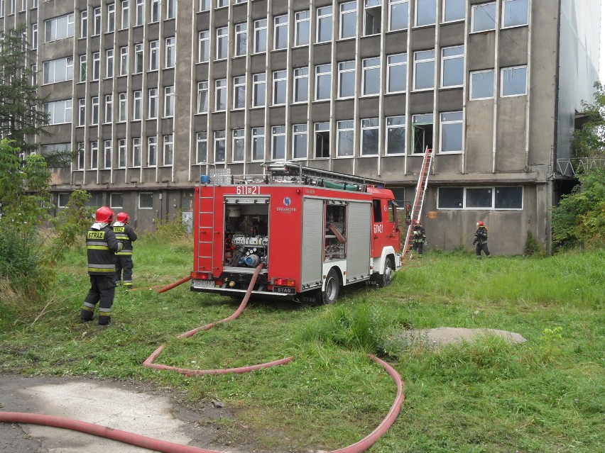 Sosnowiec: ćwiczenia strażackie w biurowcu dawnej "Silmy" [ZDJĘCIA]