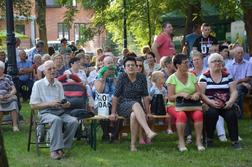 Muzycznie, sportowo i smacznie na Biesiadzie pod Lipą w Grocholicach [ZDJĘCIA]