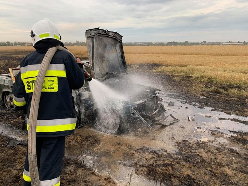 Pożar zboża i samochodu między Krzyworzeką i Mokrskiem