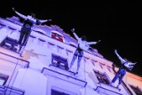Zobacz zjawiskowe akrobacje powietrzne na fasadzie rzeszowskiego Ratusza (FOTO)