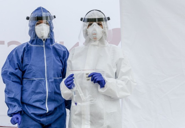 Dane statystyczne dotyczące pandemii koronawirusa w poniedziałek, 18 października 2021 roku.