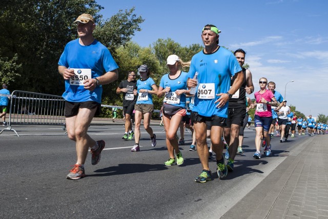 BMW Półmaraton Praski 2015 w Warszawie. Relacja z biegu [ZDJĘCIA UCZESTNIKÓW]