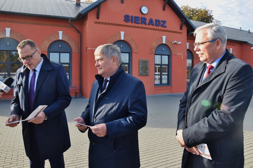 Nowy pociąg Łódzkiej Kolei Aglomeracyjnej w Sieradzu. Impuls2 do obejrzenia na dworcu w sobotę 13 października