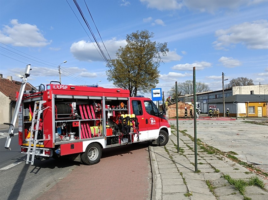 Pożar budynku przy ul. Głowackiego w Wieluniu. Policja sprawdza, czy doszło do podpalenia FOTO