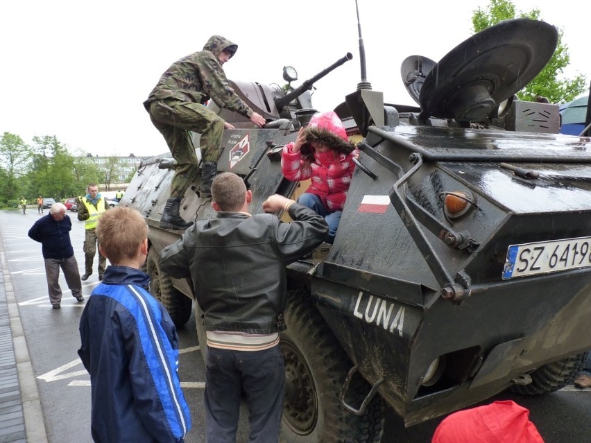 Zlot Pojazdów Militarnych Wapienniki 2012: Parada i pokaz w Radomsku [ZDJĘCIA+FILM]