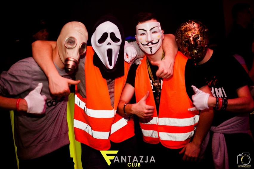 Białe rękawiczki i maski na parkiecie w klubie Fantazja w Jaświłach [nowe zdjęcia]