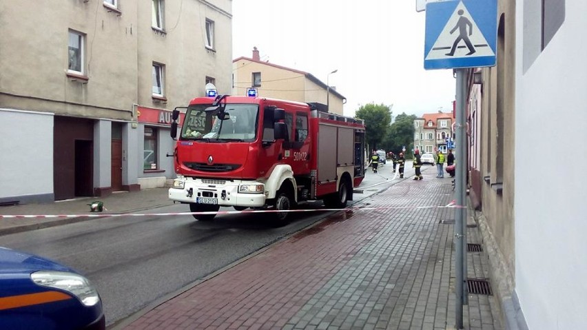 Na ul. Strażackiej uszkodzono rurociąg z gazem. Ewakuowano ludzi [ZDJĘCIA]