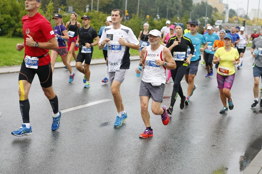 39. PZU Maraton Warszawski. Tysiące biegaczy na ulicach...