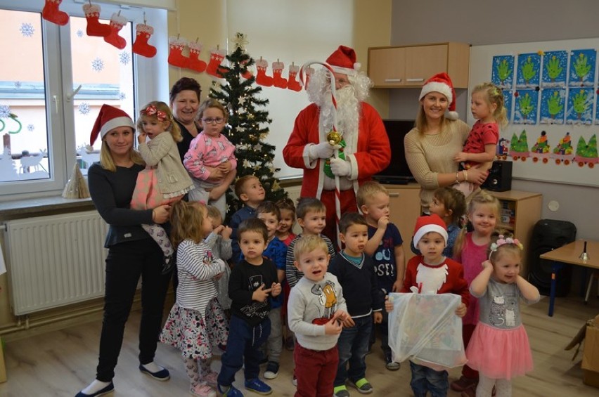 Święty Mikołaj odwiedził dzieci w szkole w Walimiu