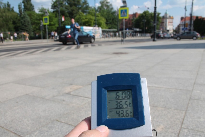 W piątek o godz. 15.30 pod pomnikiem marszałka Józefa...