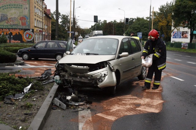 Kolizja na skrzyżowaniu ulic Armii Krajowej z Obrońców Pokoju