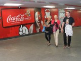 Kaponiera obklejona reklamami Coca-Coli (zdjęcia)