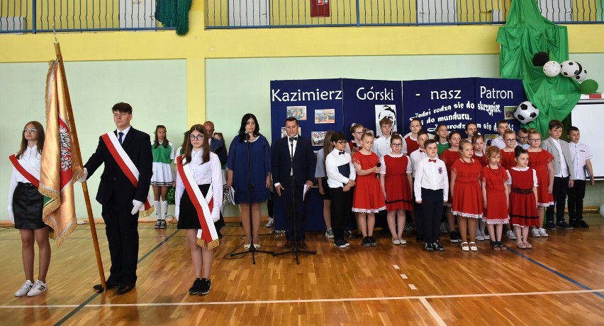 To były  szczególne obchody Dnia Patrona Szkoły Podstawowej w Wierzbicy z udziałem syna Kazimierza Górskiego. Zobacz zdjęcia