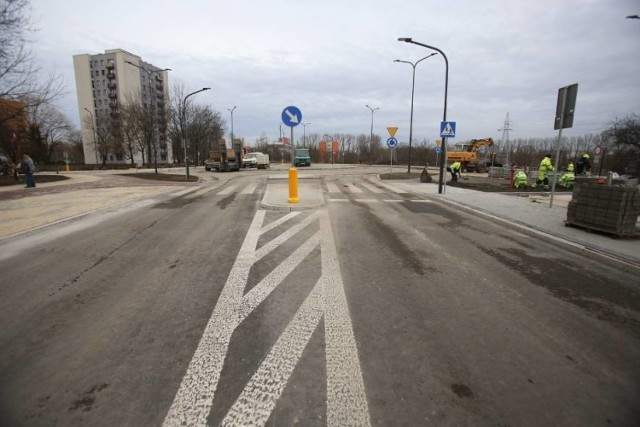 Rondo na Ostrogórskiej w momencie oddania go do użytku 30 grudnia 2019 roku. 

Zobacz kolejne zdjęcia. Przesuń zdjęcia w prawo - wciśnij strzałkę lub przycisk NASTĘPNE