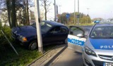 BMW wpadło w poślizg na plamie ropy