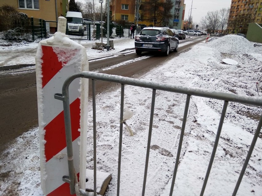 Wałbrzych: Remont ulicy Dunikowskiego testem na cierpliwość mieszkańców Piaskowej Góry (ZDJĘCIA)